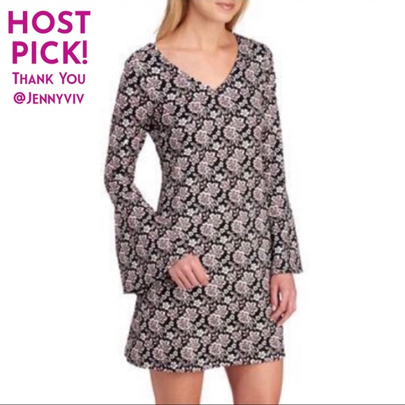 💖SOLD💖Nordstrom Robbie Bee Bell Sleeve Knit Shift Dress - Picture 3 of 8